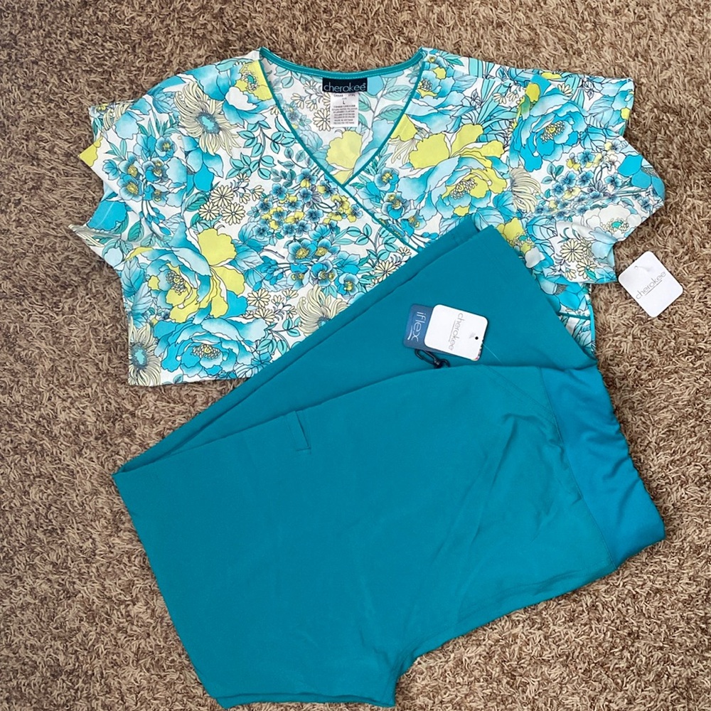 Cherokee nursing scrub set.